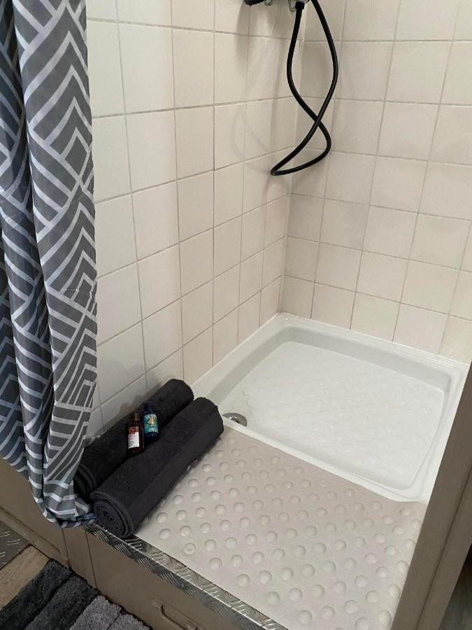 Peniche "Louise Michel" Sejournez Dans L'Appartement Du Capitaine, Offrez Vous Une Experience Inoubliable Au Fil De L'Eau Douai Bagian luar foto