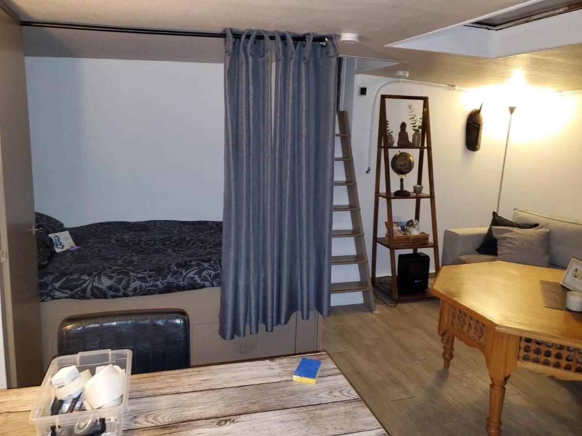 Peniche "Louise Michel" Sejournez Dans L'Appartement Du Capitaine, Offrez Vous Une Experience Inoubliable Au Fil De L'Eau Douai Bagian luar foto