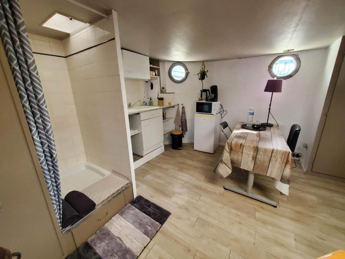 Peniche "Louise Michel" Sejournez Dans L'Appartement Du Capitaine, Offrez Vous Une Experience Inoubliable Au Fil De L'Eau Douai Bagian luar foto