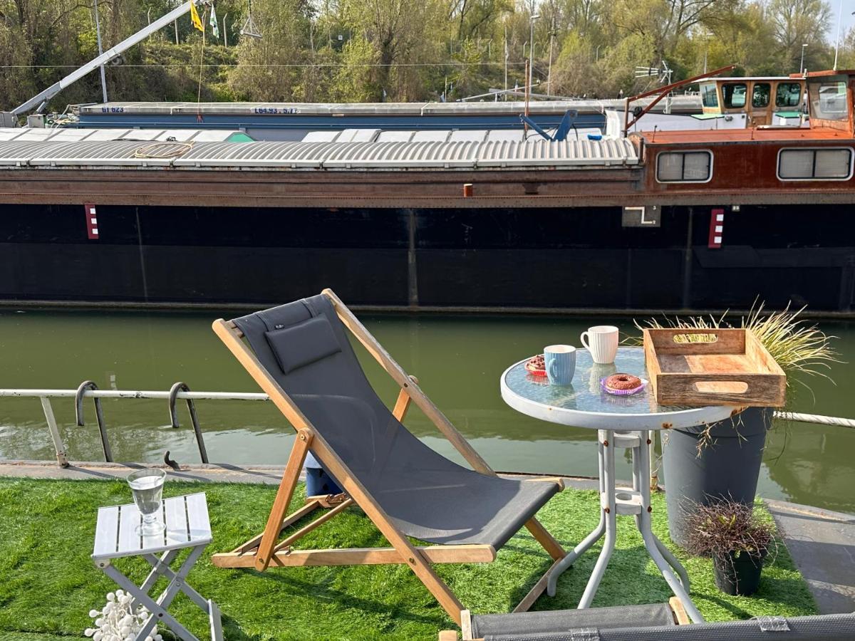 Peniche "Louise Michel" Sejournez Dans L'Appartement Du Capitaine, Offrez Vous Une Experience Inoubliable Au Fil De L'Eau Douai Bagian luar foto